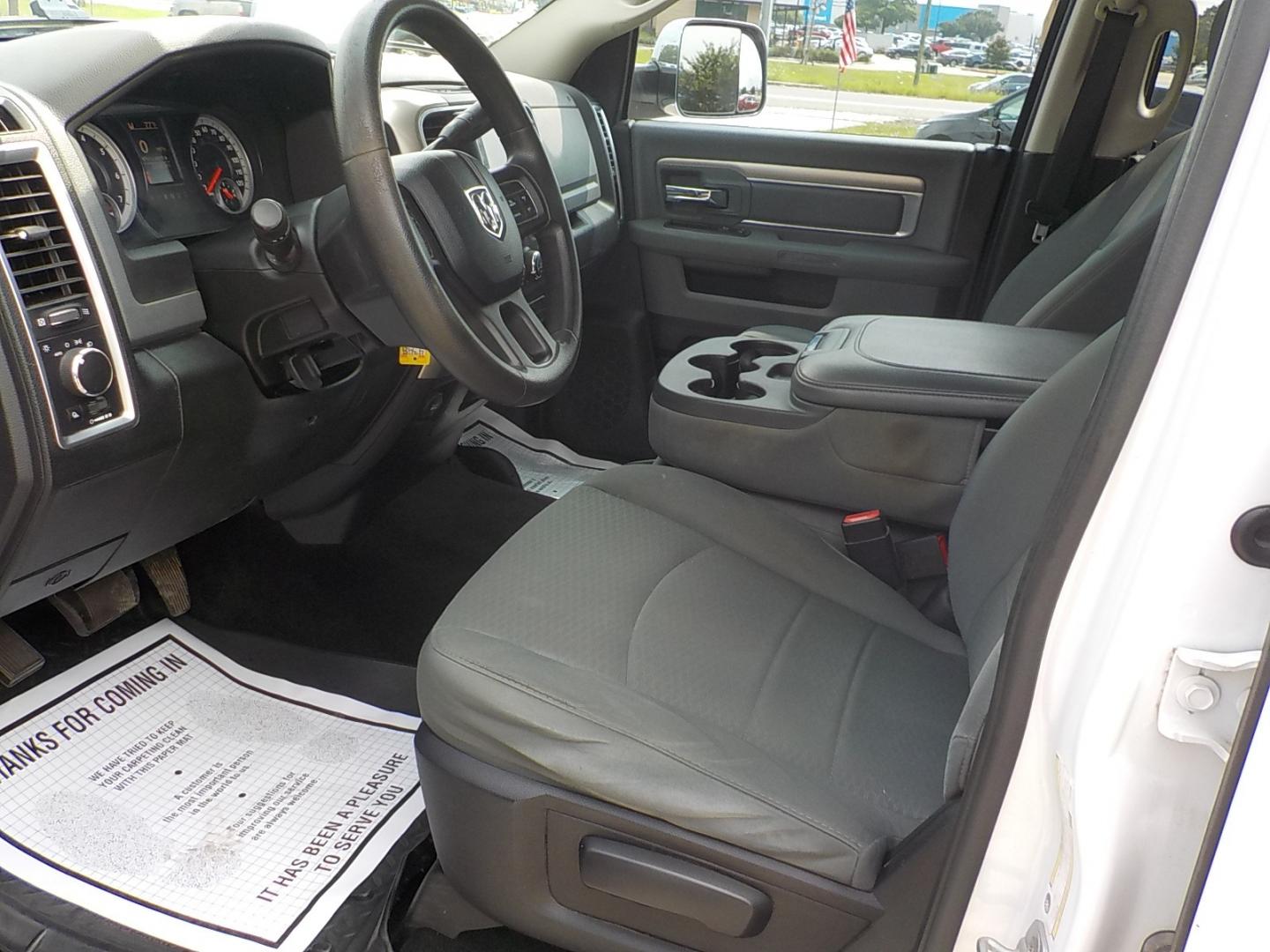 2015 White /Gray Ram 2500 SLT (3C6TR5DT1FG) with an 5.7-Liter 8 Cylinder Engine engine, Automatic transmission, located at 1617 W Church Street, Livingston, TX, 77351, (936) 327-3600, 30.710995, -94.951157 - 3/4 ton 4X4!! These kind are hard to find!! 5.7L HEMI!! - Photo#8